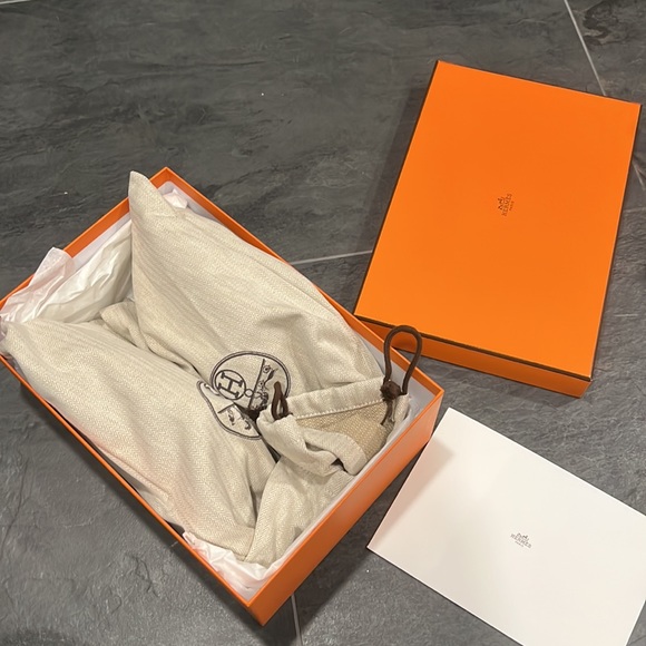 Hermes Chypre size EU 37 = US 7 vert jade epsom leather BNIB full set - Picture 4 of 5